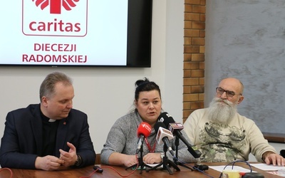 O pomocy bezdomnym opowiadali ks. Robert Kowalski, Dagmara Kornacka i Wojciech Dąbrowski.