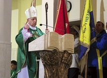 ▲	Mszy św. przewodniczył biskup gliwicki. 