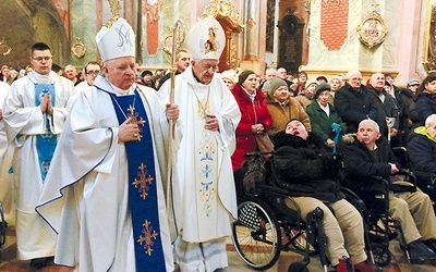 Mszy św. przewodniczył bp Józef Wróbel. Wierni na Eucharystii mogli przyjąć sakrament namaszczenia i otrzymali specjalne błogosławieństwo.