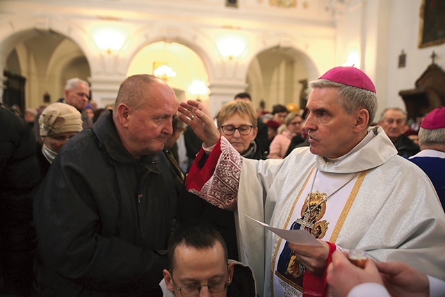 	Obrzęd sakramentu namaszczenia.