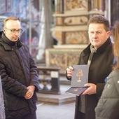 Mariusz Barcicki opowiada historie związane ze świątynią.