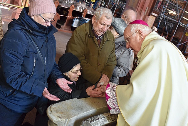 Namaszczenie chorych w katedrze.