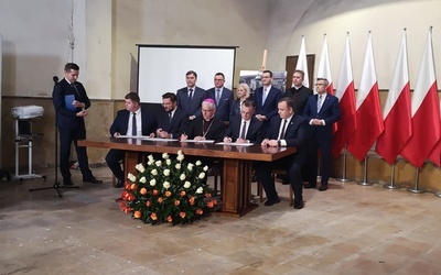 Katowice. Podpisanie umowy w sprawie Panteonu Górnośląskiego