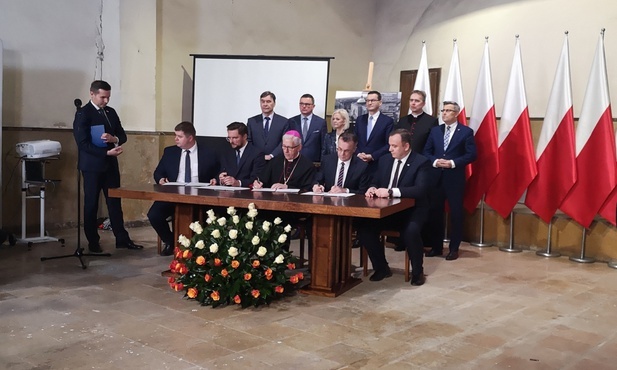 Katowice. Podpisanie umowy w sprawie Panteonu Górnośląskiego