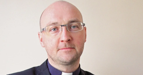Ks. dr Piotr Studnicki jest kierownikiem Biura Delegata Konferencji Episkopatu Polski ds. Ochrony Dzieci i Młodzieży.