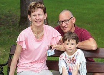 Zawsze być razem i wychować Justynkę na dobrego, uczciwego człowieka – to największe marzenie Małgosi i Darka Waszkiewiczów.