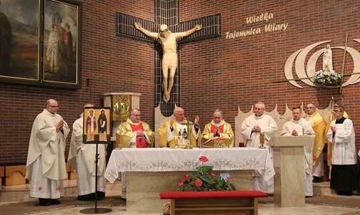 Bp Piotr Greger przewodniczył Mszy św. we wspólnocie SECiM.