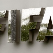 Korupcja w FIFA - były sekretarz generalny FIFA i właściciel PSG oskarżeni
