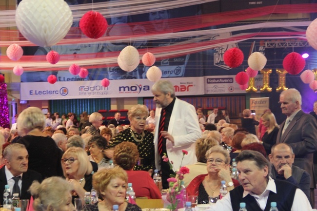 Seniorzy na balu w Radomiu