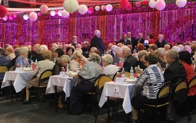 Seniorzy na balu w Radomiu