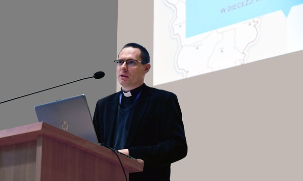 Wyniki badań religijności w diecezji. Antyklerykalizm przyczyną niewiary? Niedzielne kazania na trójkę!