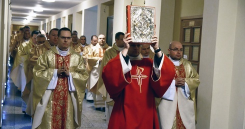 Pierwsza sesja synodalna