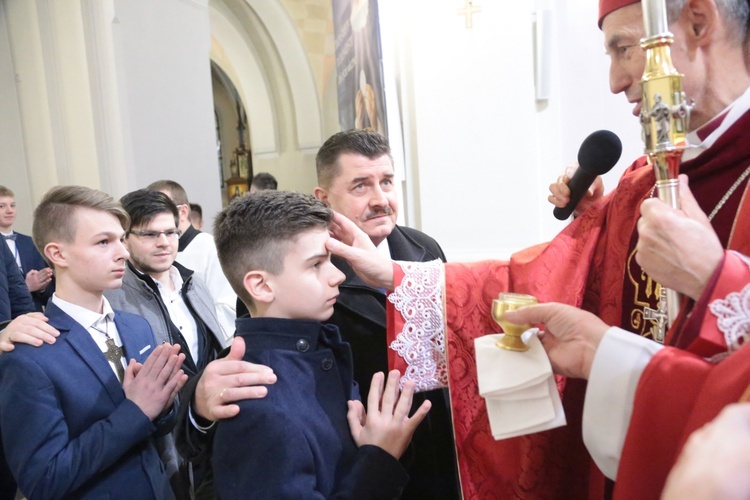 Bierzmowanie w Borzęcinie Górnym