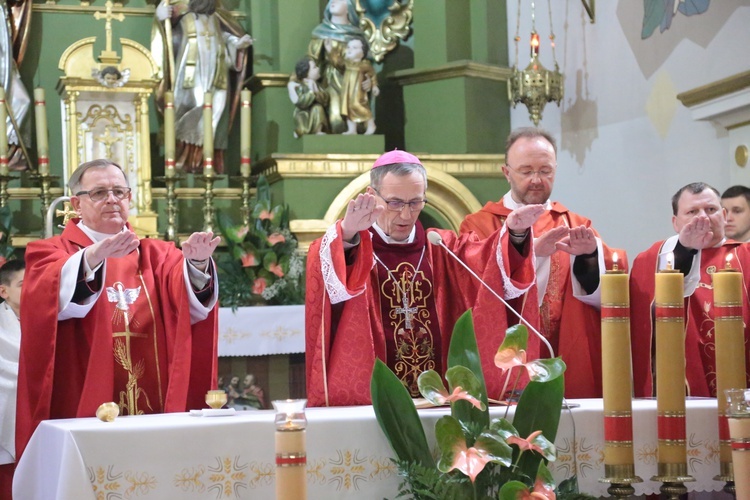 Bierzmowanie w Borzęcinie Górnym