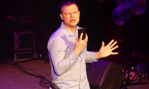 Wuefista Włodzimierz Habarta w swoim występie kabaretowym.
