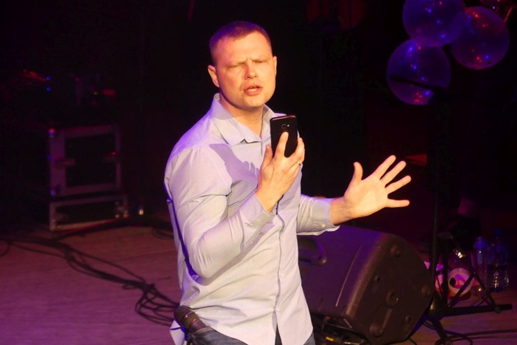 Wuefista Włodzimierz Habarta w swoim występie kabaretowym.