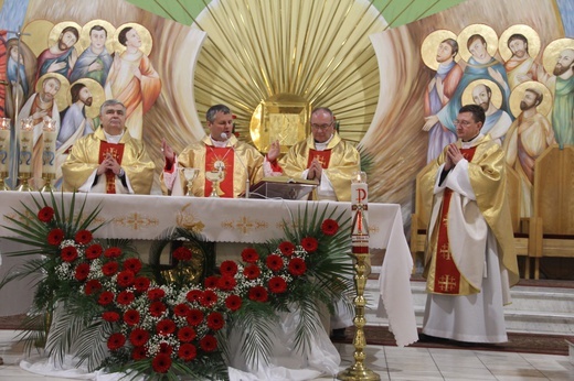 Borki. Poświęcenie witraży