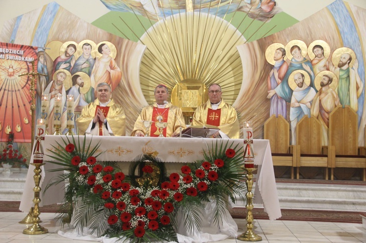 Borki. Poświęcenie witraży