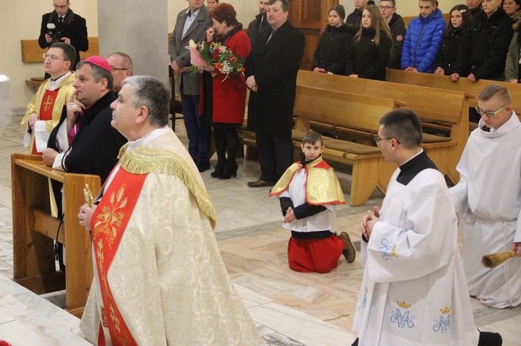 Borki. Poświęcenie witraży