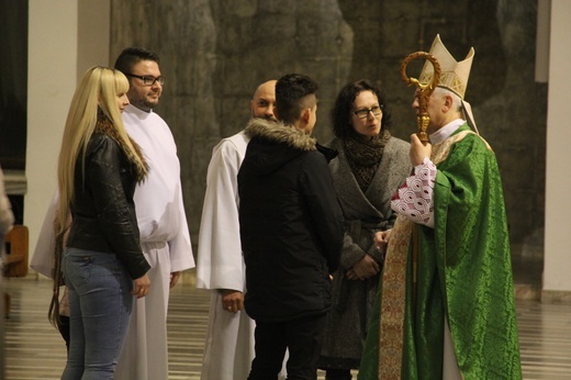 Kandydaci do diakonatu stałego przyjmują posługi