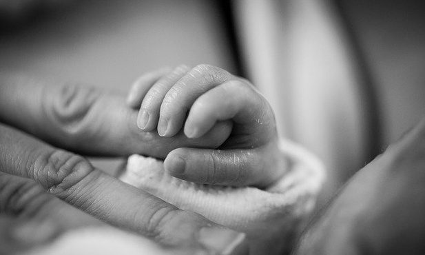 Chłopczyk przeżył swoją aborcję, zmarł w ramionach matki