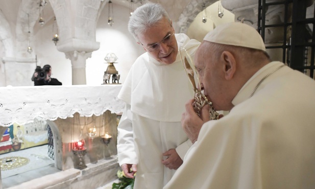 Papież: Rany Chrystusa w ofiarach wojen, przemocy, katastrof ekologicznych