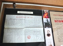 Na krużgankach klasztornych można było zobaczyć m.in. oryginał listu apostolskiego  „Cracoviae in Polonia” papieża Benedykta XV, nadający godność świątyni. 