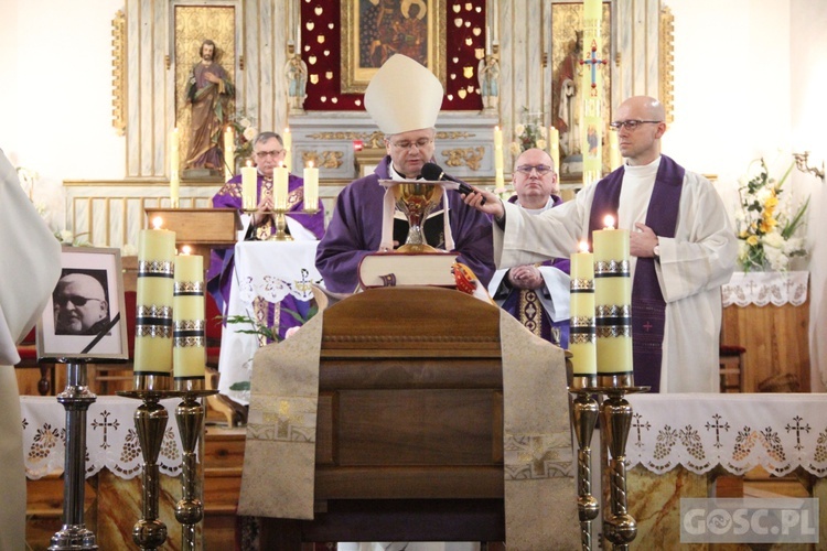 Ostatnie pożegnanie śp. ks. Andrzeja Tarabuły