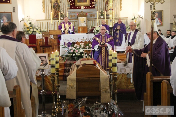 Ostatnie pożegnanie śp. ks. Andrzeja Tarabuły