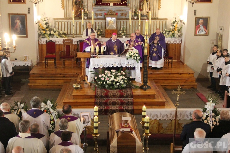 Ostatnie pożegnanie śp. ks. Andrzeja Tarabuły