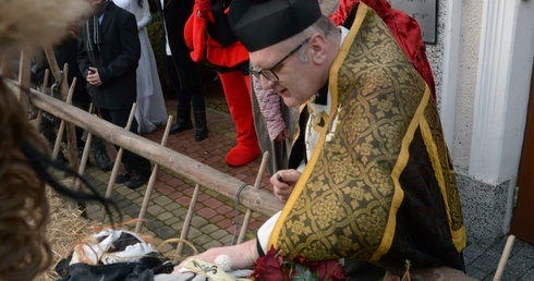 Zanim ks. Grzegorz Wójcik podpisał akt zgonu, osobiście przekonał się, że naprawdę Śmierć nie żyje.