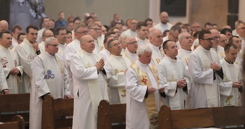 Rusza tydzień bezustannej modlitwy za księży - zapisz się!