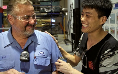 W nowej fabryce amerykańscy robotnicy są nadzorowani przez chińskich specjalistów.