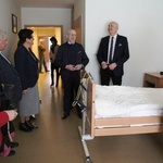 Nowe łóżka dla Hospicjum św. Jana Pawła II od Grupy Lotos