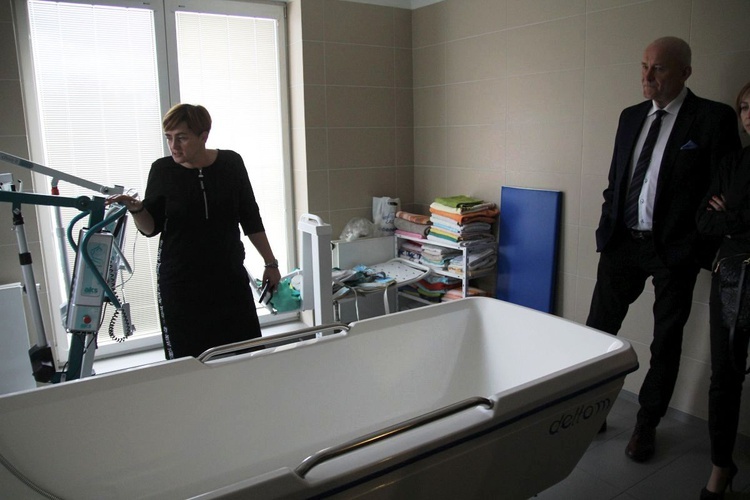 Nowe łóżka dla Hospicjum św. Jana Pawła II od Grupy Lotos