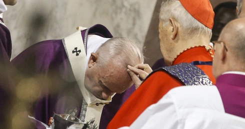 Franciszek: Popiół na naszych głowach przypomina nam o drodze od życia do prochu i od prochu do życia