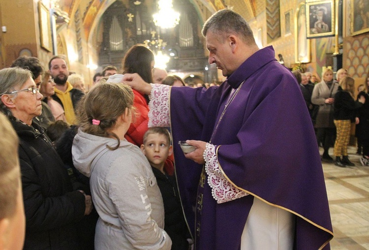 Środa Popielcowa w konkatedrze Narodzenia NMP w Żywcu