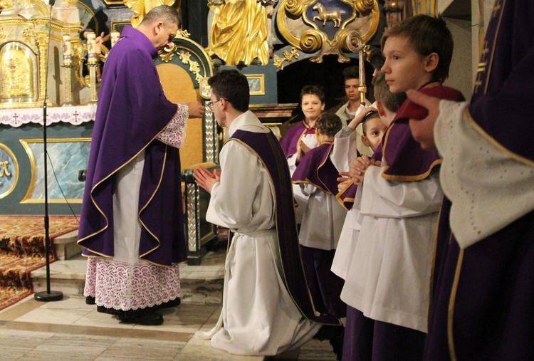 Środa Popielcowa w konkatedrze Narodzenia NMP w Żywcu