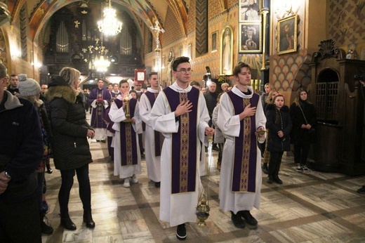 Środa Popielcowa w konkatedrze Narodzenia NMP w Żywcu