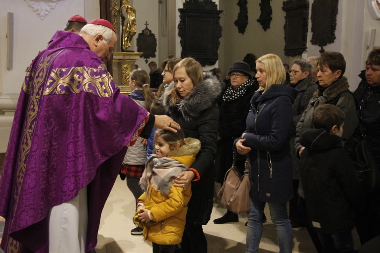 Środa Popielcowa w łowickiej katedrze