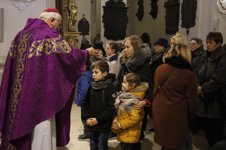 Środa Popielcowa w łowickiej katedrze