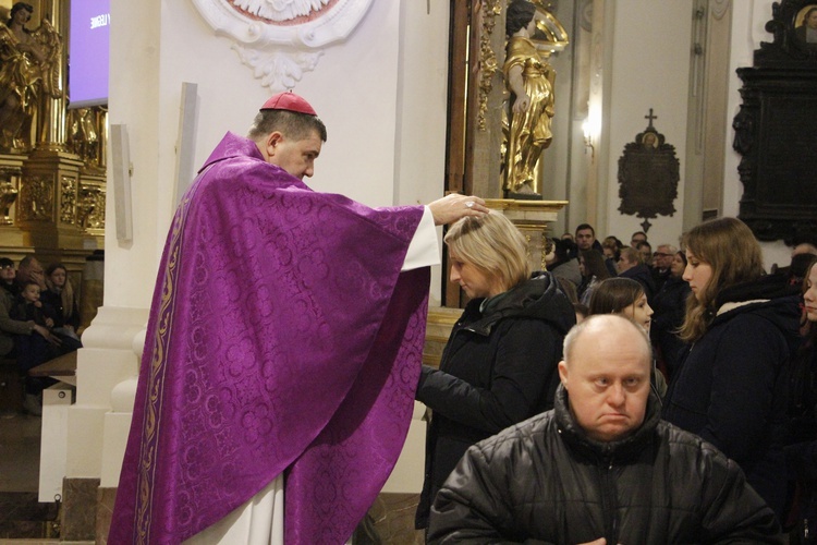 Środa Popielcowa w łowickiej katedrze