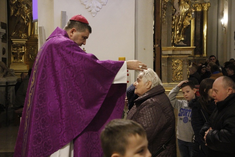 Środa Popielcowa w łowickiej katedrze