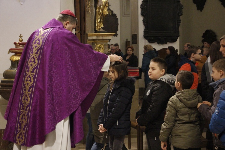 Środa Popielcowa w łowickiej katedrze