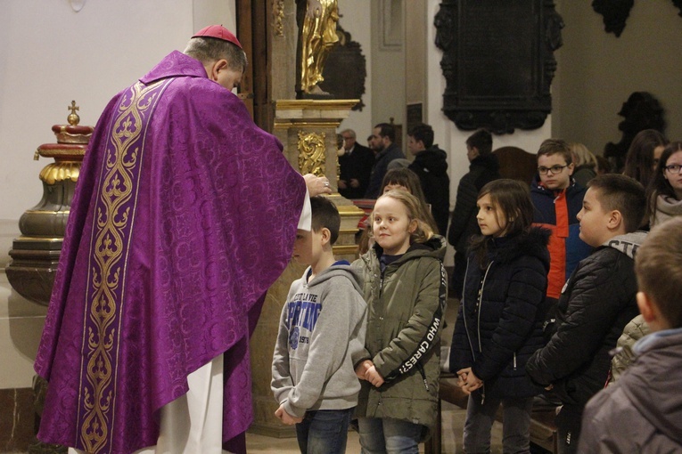 Środa Popielcowa w łowickiej katedrze
