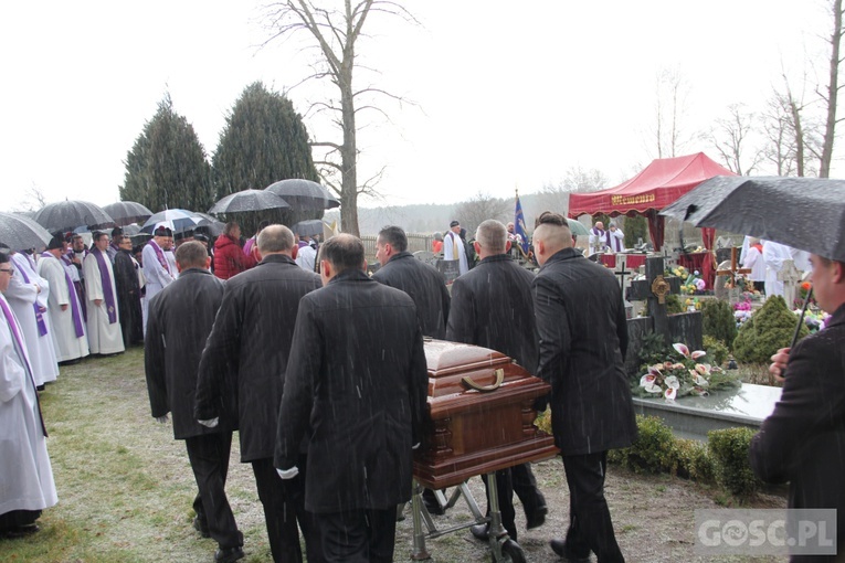 Ostatnie pożegnanie ks. Zbigniewa Cieszkowskiego w Trzebiszewie