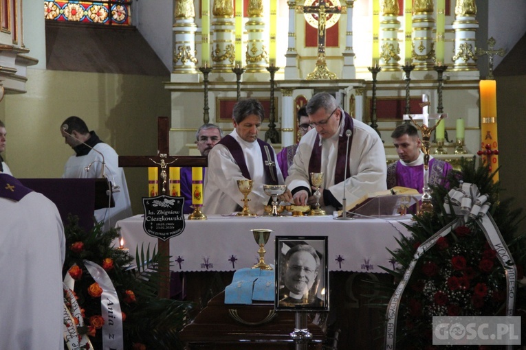 Ostatnie pożegnanie ks. Zbigniewa Cieszkowskiego w Trzebiszewie