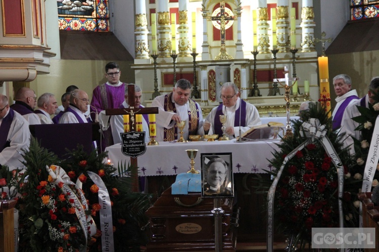 Ostatnie pożegnanie ks. Zbigniewa Cieszkowskiego w Trzebiszewie