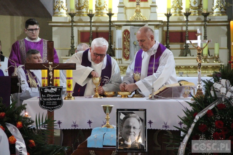 Ostatnie pożegnanie ks. Zbigniewa Cieszkowskiego w Trzebiszewie