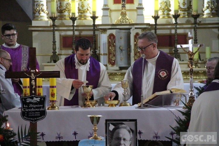 Ostatnie pożegnanie ks. Zbigniewa Cieszkowskiego w Trzebiszewie